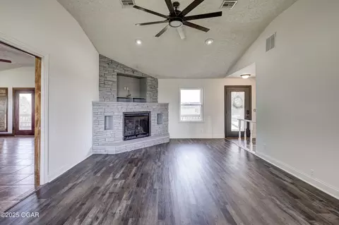 Living - 407 E Central Road Lamar Mo 64759 Rd, Lamar, MO 64759 photo 3 of 6