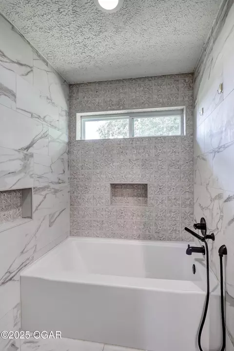 Bath - 407 E Central Road Lamar Mo 64759 Rd, Lamar, MO 64759 photo 6 of 9