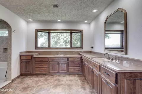 Bath - 407 E Central Road Lamar Mo 64759 Rd, Lamar, MO 64759 photo 3 of 9