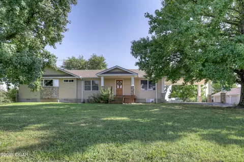 407 E Central Road Lamar Mo 64759 Rd, Lamar, MO 64759