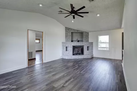Living - 407 E Central Road Lamar Mo 64759 Rd, Lamar, MO 64759 photo 2 of 6