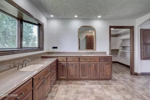 Bath - 407 E Central Road Lamar Mo 64759 Rd, Lamar, MO 64759 photo 4 of 9