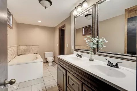 Bath - 407 E Central Road Lamar Mo 64759 Rd, Lamar, MO 64759 photo 7 of 9