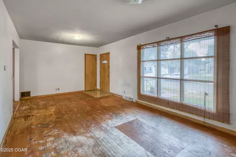 Living - 1507 S Sergeant Avenue Joplin Mo 64804 Ave, Joplin, MO 64804 photo 2 of 2