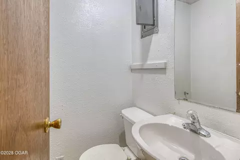 Bath - 1507 S Sergeant Avenue Joplin Mo 64804 Ave, Joplin, MO 64804 photo 2 of 2