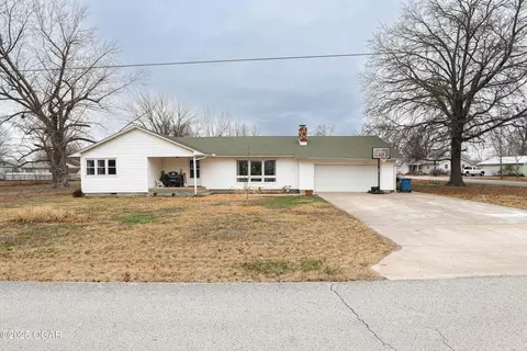 202 Arbor Drive Lamar Mo 64759 Dr, Lamar, MO 64759 photo 1