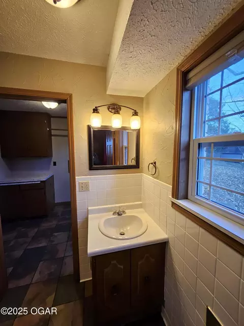 Bath - 1105 N 14th Street Monett Mo 65708, Monett, MO 65708 photo 6 of 6