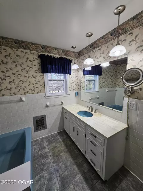 Bath - 1105 N 14th Street Monett Mo 65708, Monett, MO 65708 photo 4 of 6