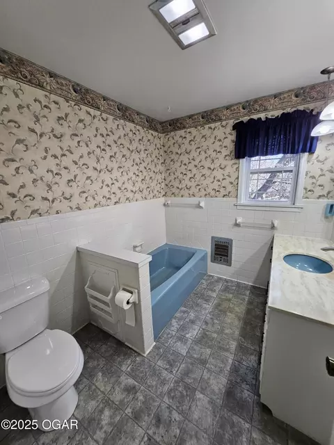 Bath - 1105 N 14th Street Monett Mo 65708, Monett, MO 65708 photo 3 of 6