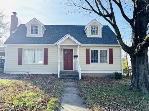 1324 W Central Avenue Carthage Mo 64836 Ave, Carthage, MO 64836