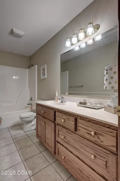 Bath - 2206 Benjamin Drive Carthage Mo 64836 Dr, Carthage, MO 64836 photo 4 of 7