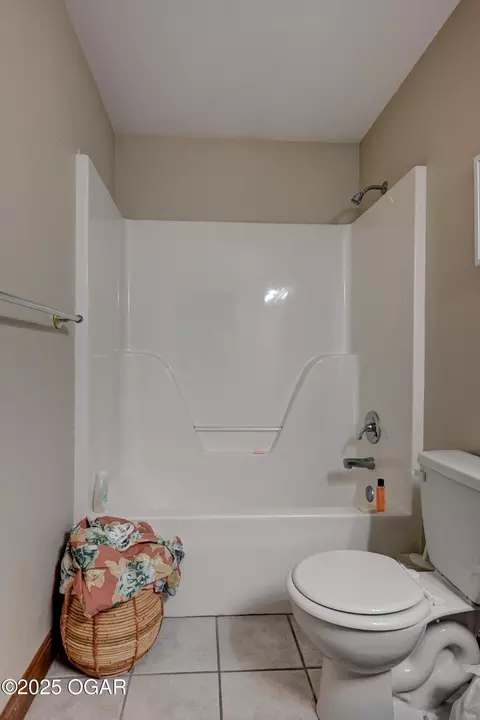 Bath - 2206 Benjamin Drive Carthage Mo 64836 Dr, Carthage, MO 64836 photo 5 of 7