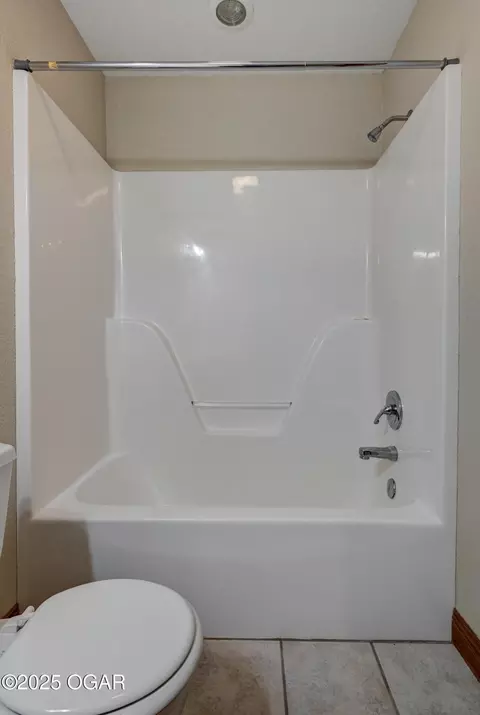 Bath - 2206 Benjamin Drive Carthage Mo 64836 Dr, Carthage, MO 64836 photo 7 of 7