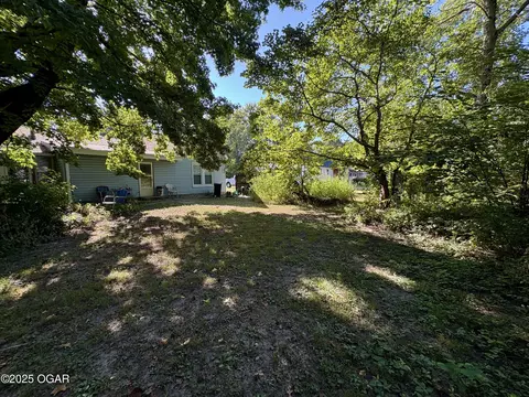 Exterior - 1303 Walnut Street Lamar Mo 64759 St, Lamar, MO 64759 photo 5 of 8