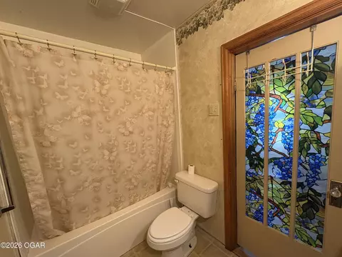 Bath - 1303 Walnut Street Lamar Mo 64759 St, Lamar, MO 64759 photo 2 of 3