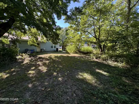 Exterior - 1303 Walnut Street Lamar Mo 64759 St, Lamar, MO 64759 photo 4 of 7
