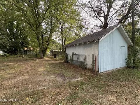 Exterior - 1303 Walnut Street Lamar Mo 64759 St, Lamar, MO 64759 photo 8 of 8