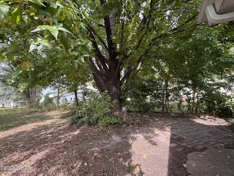 Exterior - 1303 Walnut Street Lamar Mo 64759 St, Lamar, MO 64759 photo 6 of 7