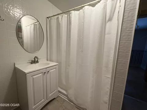 Bath - 1303 Walnut Street Lamar Mo 64759 St, Lamar, MO 64759 photo 1 of 1