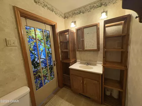Bath - 1303 Walnut Street Lamar Mo 64759 St, Lamar, MO 64759 photo 1 of 3
