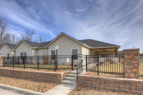 1910 Buena Vista Avenue Carthage Mo 64836 Ave, Carthage, MO 64836