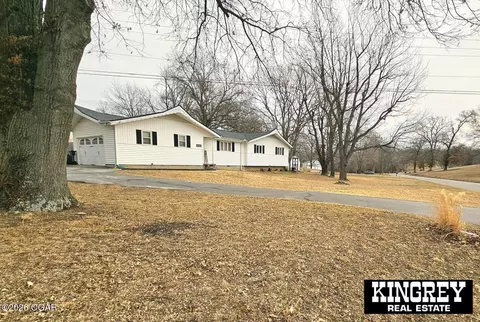 816 Oak Crest Baxter Springs Ks 66713, Baxter Springs, KS 66713