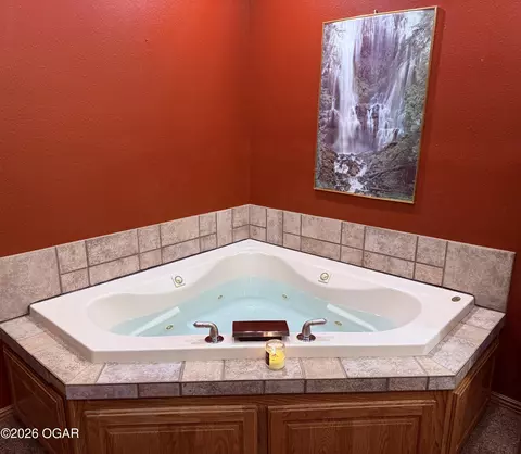 Bath - 129 Riverview Drive Anderson Mo 64831 Dr, Anderson, MO 64831 photo 7 of 8