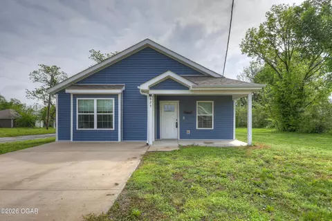 825 N Hall Street Webb City Mo 64870 St, Webb City, MO 64870