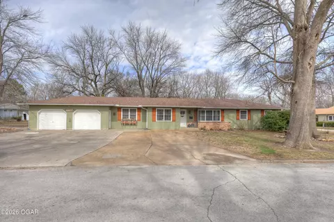 114 E Howard Street Girard Ks 66743 St, Girard, KS 66743
