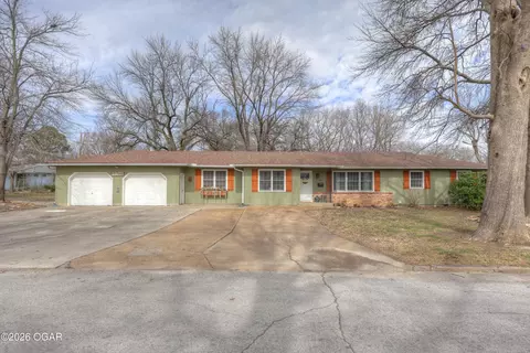 114 E Howard Street Girard Ks 66743 St, Girard, KS 66743