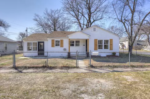 220 N Kentucky Street Carterville Mo 64835 St, Carterville, MO 64835