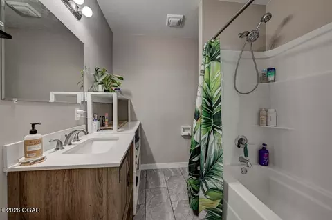 Bath - 463 NE 88th Lane Lamar Mo 64759 Ln # B, Lamar, MO 64759 photo 3 of 3