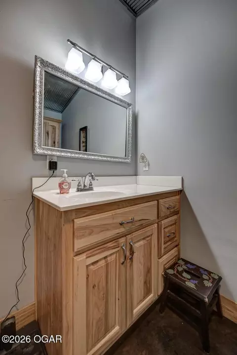 Bath - 463 NE 88th Lane Lamar Mo 64759 Ln # B, Lamar, MO 64759 photo 2 of 3