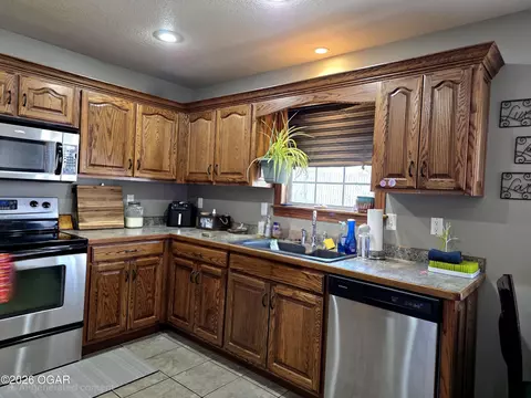 Kitchen - 807 Hawthorne Loop Webb City Mo 64870 Loop, Webb City, MO 64870 photo 2 of 2