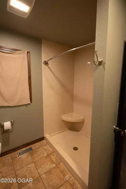 Bath - 204 W 5th Street Lamar Mo 64759 St, Lamar, MO 64759 photo 1 of 2