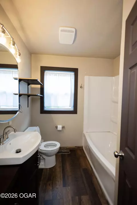 Bath - 204 W 5th Street Lamar Mo 64759 St, Lamar, MO 64759 photo 2 of 2