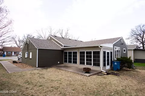 Exterior - 204 W 5th Street Lamar Mo 64759 St, Lamar, MO 64759 photo 2 of 4