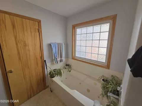 Bath - 102 Kingsley Drive Monett Mo 65708 Dr, Monett, MO 65708 photo 2 of 6