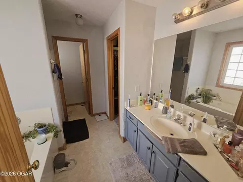 Bath - 102 Kingsley Drive Monett Mo 65708 Dr, Monett, MO 65708 photo 1 of 6