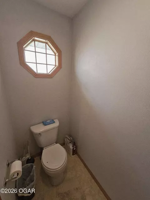 Bath - 102 Kingsley Drive Monett Mo 65708 Dr, Monett, MO 65708 photo 3 of 6