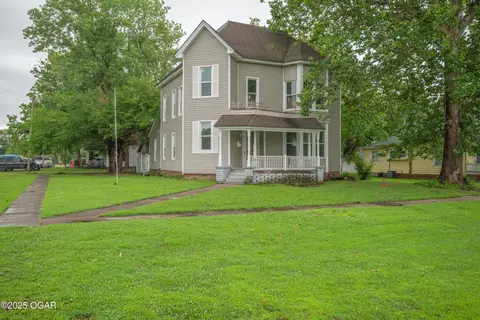 300 S Delaware Avenue Columbus Ks 66725 Ave, Columbus, KS 66725