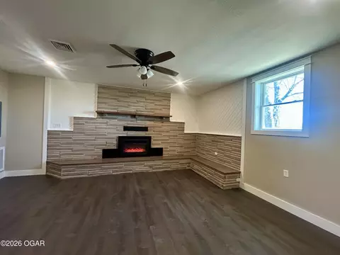 Living - 501 S 4th Street Jasper Mo 64755 St, Jasper, MO 64755 photo 9 of 11
