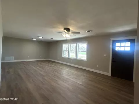 Living - 501 S 4th Street Jasper Mo 64755 St, Jasper, MO 64755 photo 3 of 11