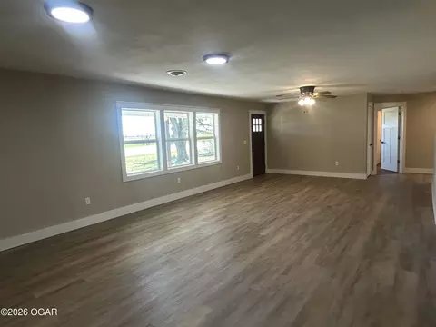 Living - 501 S 4th Street Jasper Mo 64755 St, Jasper, MO 64755 photo 4 of 11