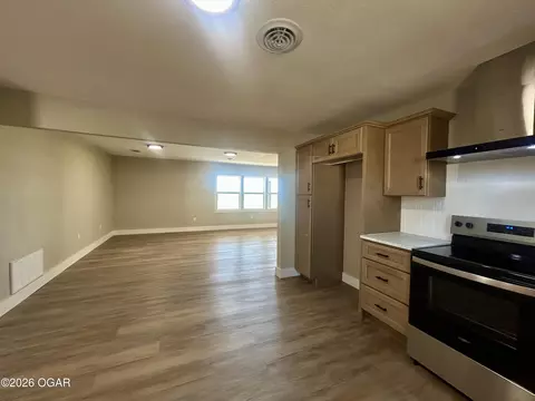 Living - 501 S 4th Street Jasper Mo 64755 St, Jasper, MO 64755 photo 6 of 11