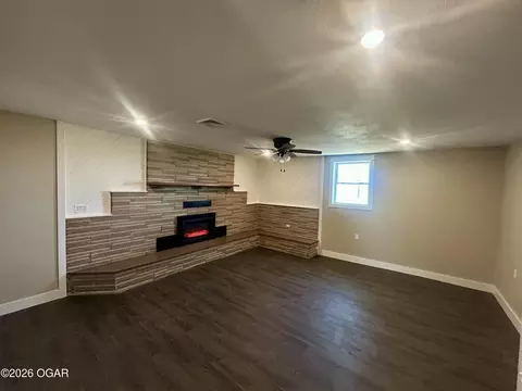Living - 501 S 4th Street Jasper Mo 64755 St, Jasper, MO 64755 photo 8 of 11