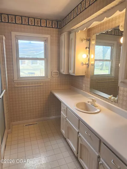 Bath - 111 Maple Street Lamar Mo 64759, Lamar, MO 64759 photo 1 of 5