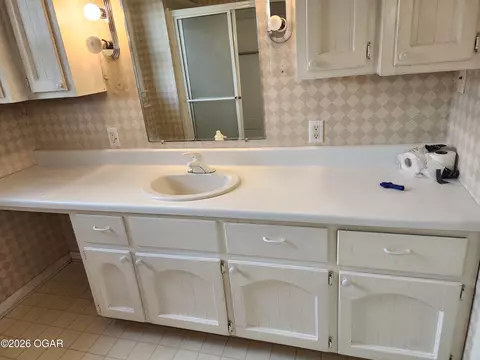 Bath - 111 Maple Street Lamar Mo 64759, Lamar, MO 64759 photo 3 of 5