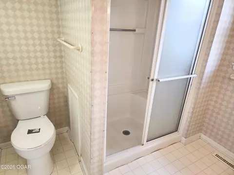Bath - 111 Maple Street Lamar Mo 64759, Lamar, MO 64759 photo 2 of 5