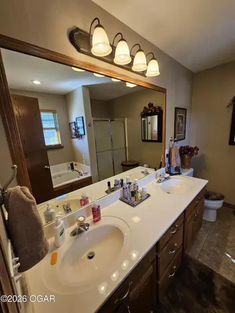 Bath - 206 Prairie Lane Monett Mo 65708, Monett, MO 65708 photo 1 of 3